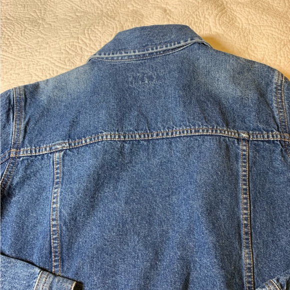 Vintage Izod trucker jean jacket, medium wash denim, size medium, four pockets - Picture 11 of 13